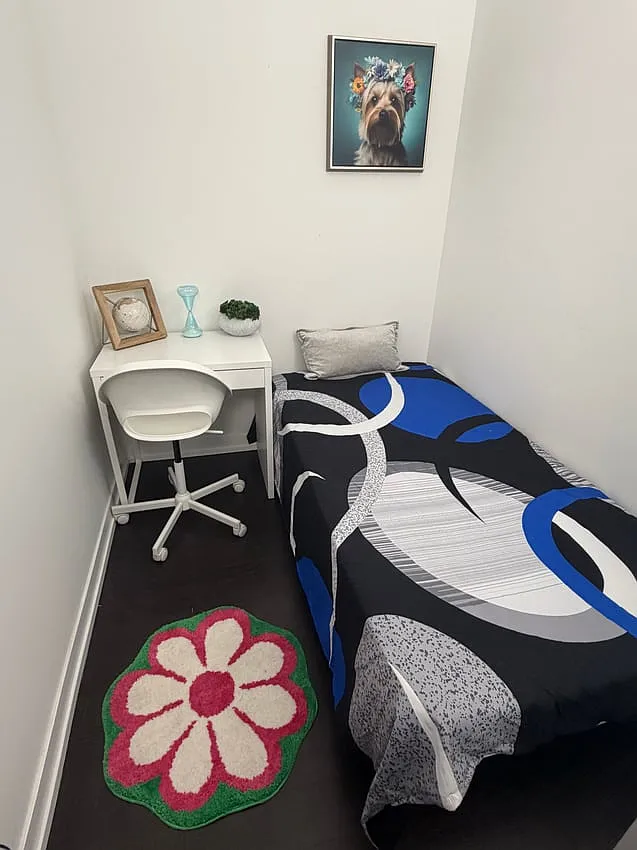 Den Room - Wood St & Church St — Photo 1