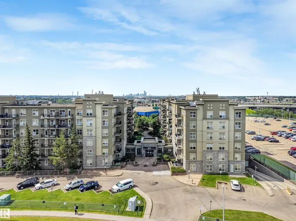 4245 139th Ave NW #2, Edmonton, AB T5Y 3E8