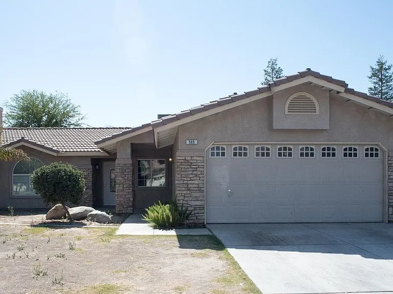 565 Arkelian Ave — Photo 1