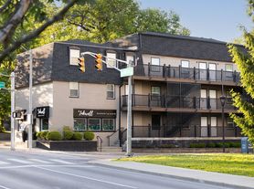 401 S Woodlawn, 2 br / 2.0 ba, $2125