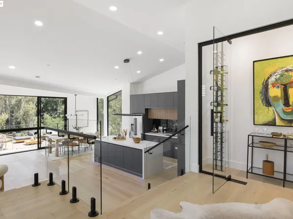 7270 Woodrow Dr, Oakland, CA 94611