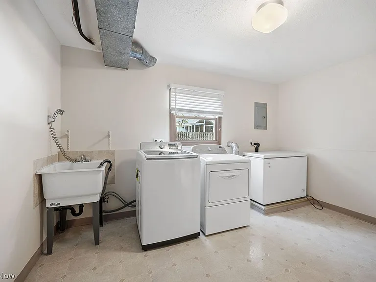 5034 Medhurst Ave — Photo 23