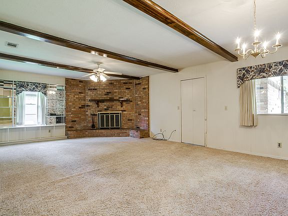 3rd image of 1209 Oakhill Dr
