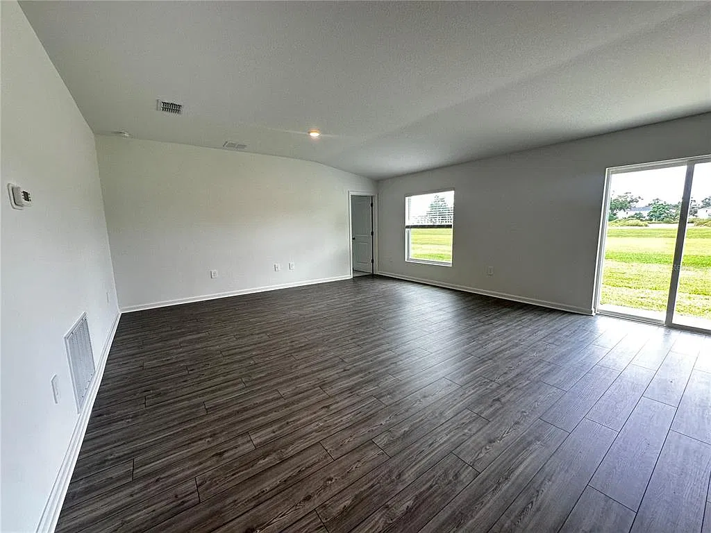 3 bed, 2.0 bath, 1843 sqft, $2,000 — Photo 4