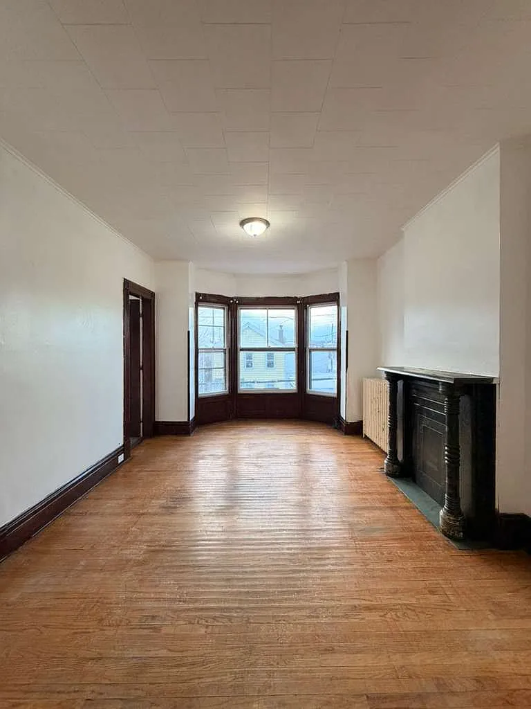 Building Photo - 542 1st St #2