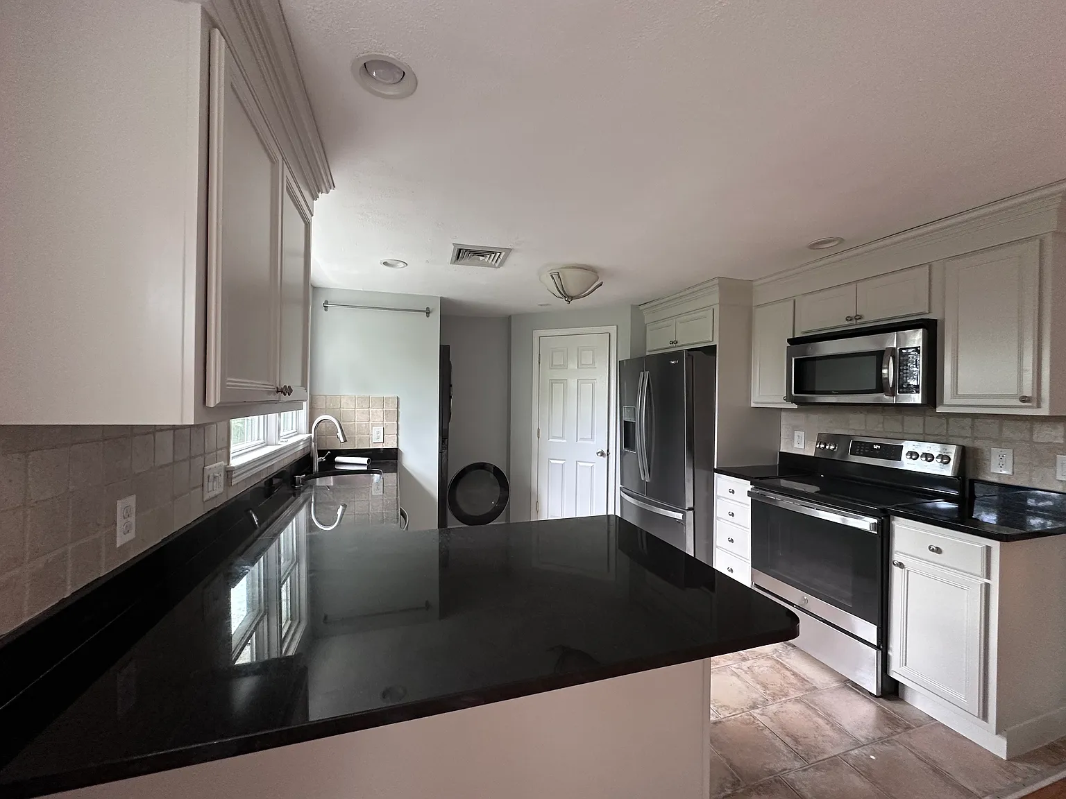 216 Palfrey St — Photo 4