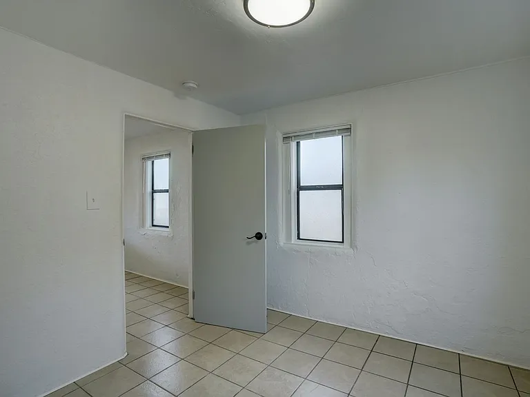 925 Ruth St — Photo 15