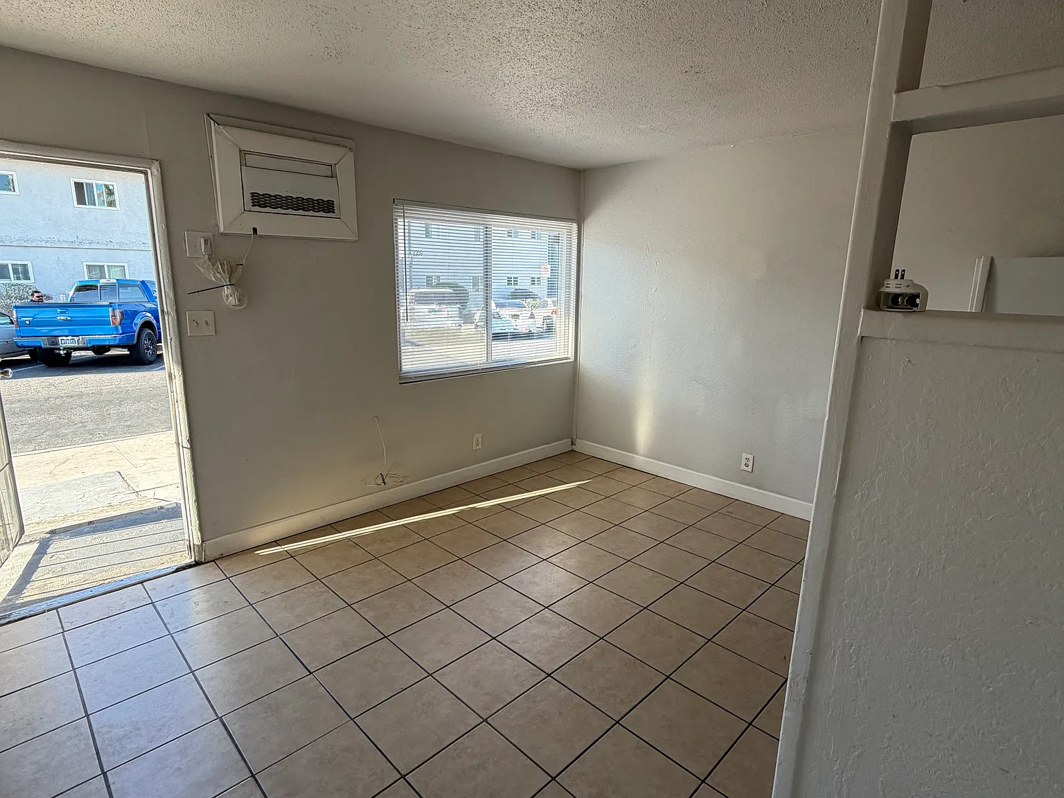 2204 Sunrise Ave — Photo 3