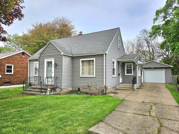 2104 N Manor Dr, Erie, PA 16505