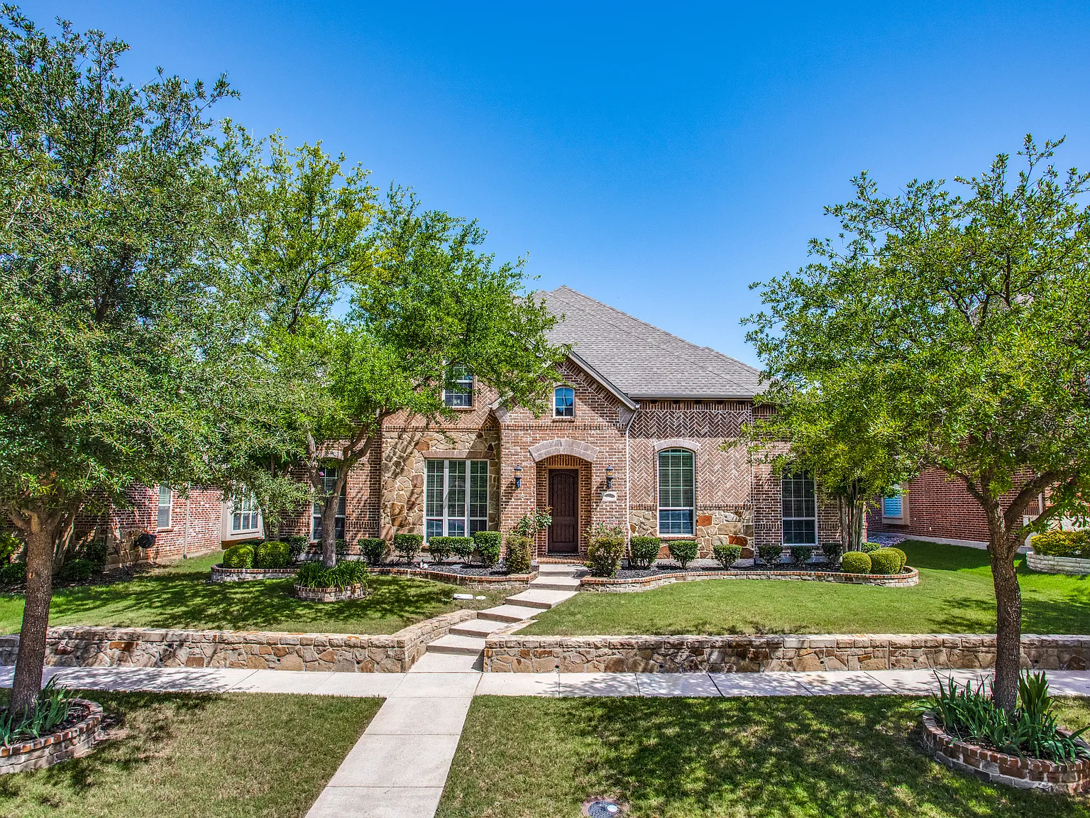 5 bed, 4645 sqft, $4,850 — Photo 1