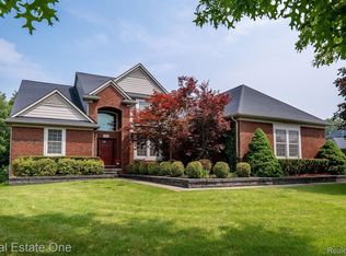 4934 Menominee Ln, Clarkston, MI 48348