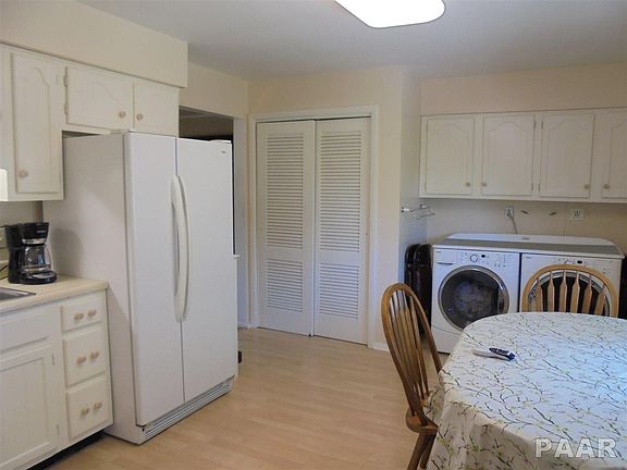 5th image of 627 W Laclaire Ln