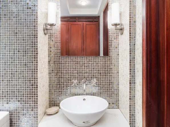 333 West 57th Street image 12 of 23