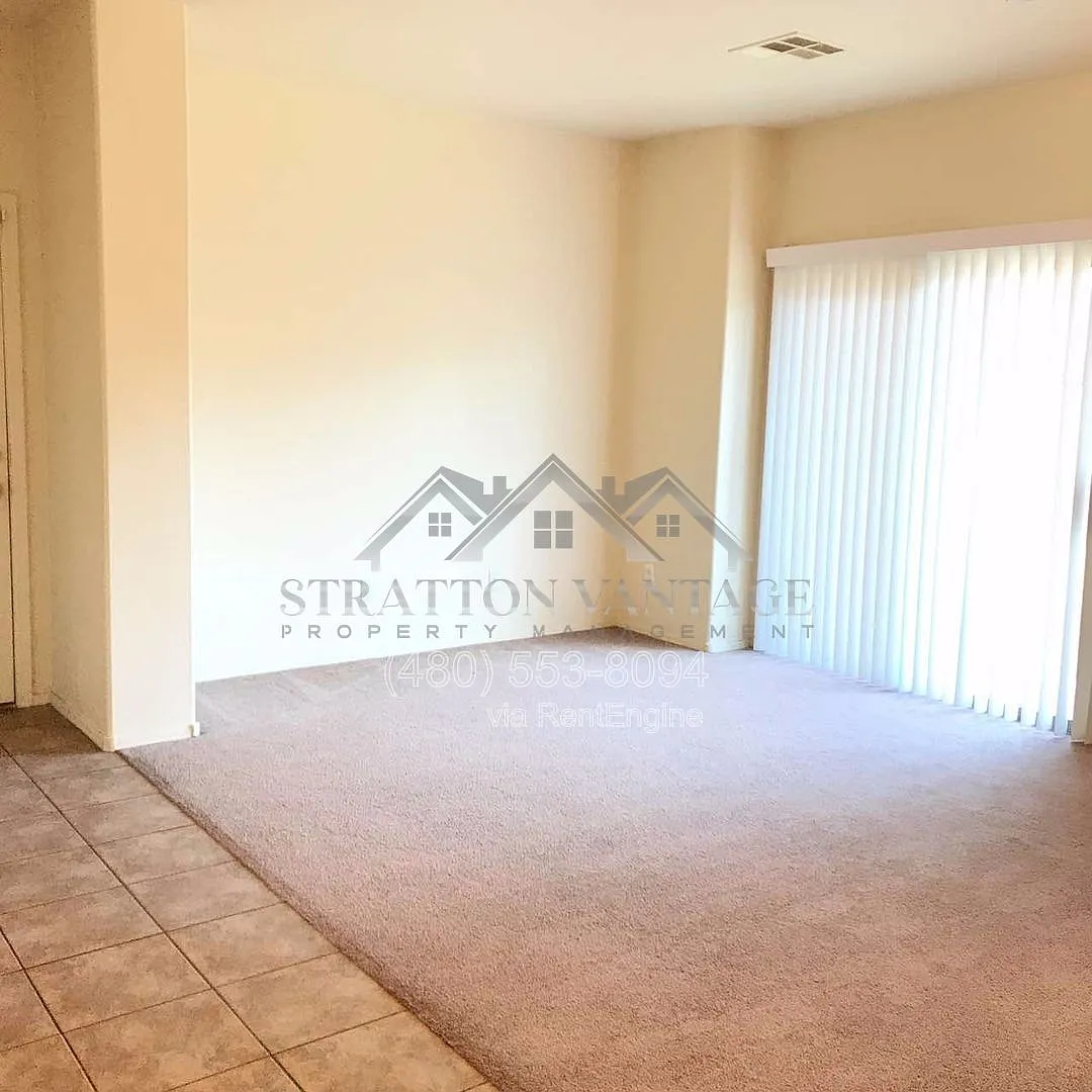 4 bed, 2.5 bath, 2224 sqft, $1,999 — Photo 2