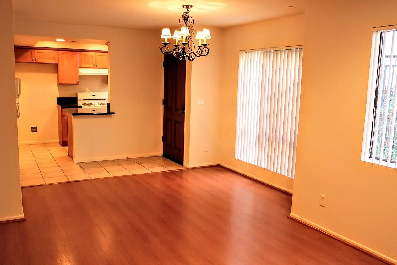 2 bed, 2.5 bath, 940 sqft, $3,150 — Photo 3