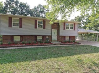 400 Flucom Mdws, De Soto, MO 63020