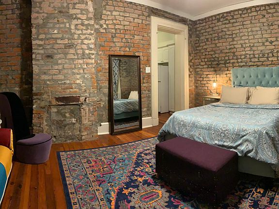 2nd image of 931 Dauphine St #3
