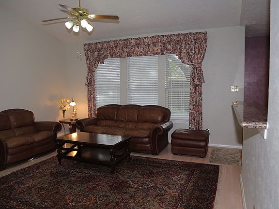 4th image of 20914 Whitevine Way