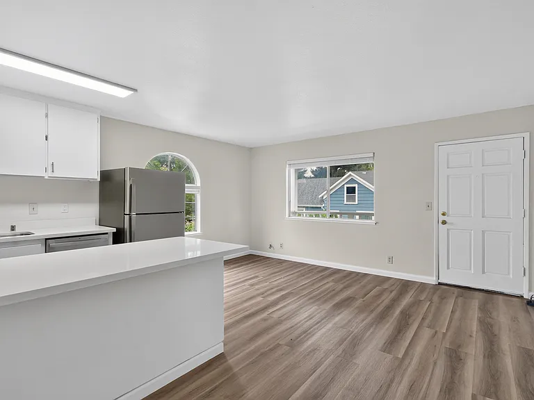270 Brown St #7 — Photo 3