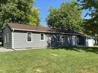 900 Winnie Ave, Windom, MN 56101