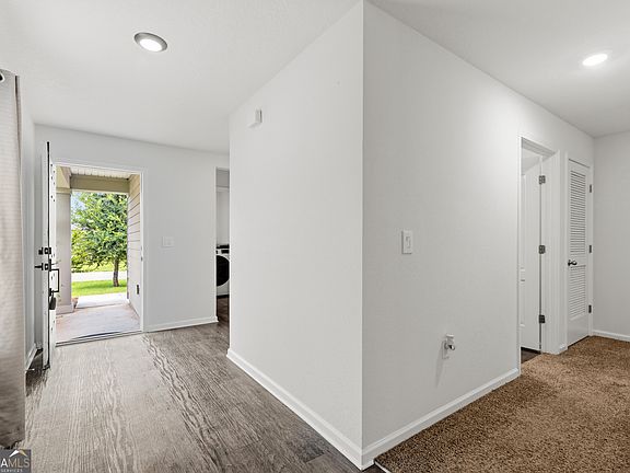 5th image of 121 Teakwood Dr
