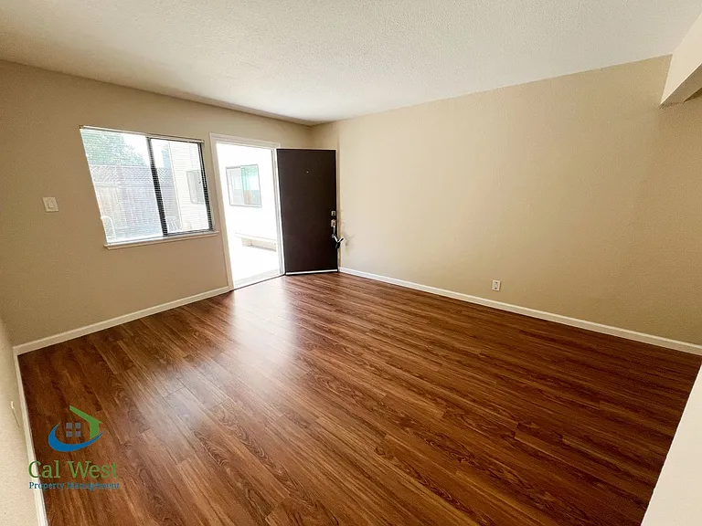 428 S 11th St #3 — Photo 8