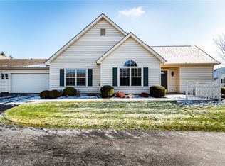 135 Village Ct, Columbiana, OH