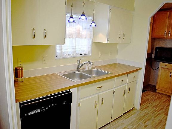 4th image of 28944-7 Hubbard St