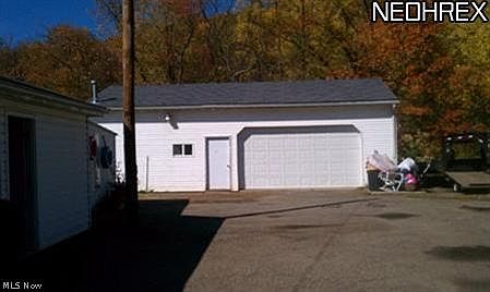 4th image of 1840 Barnhill Rd