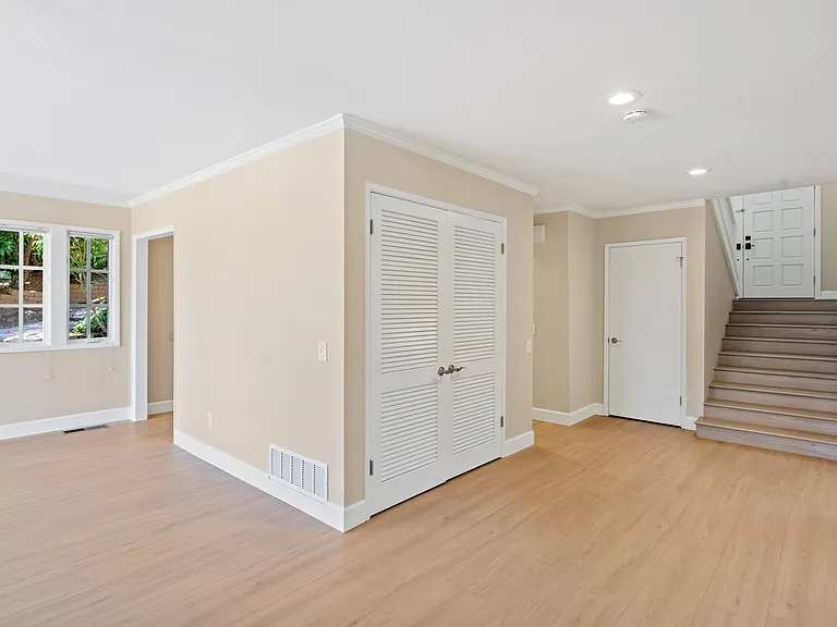 642 Toyon Dr — Photo 17