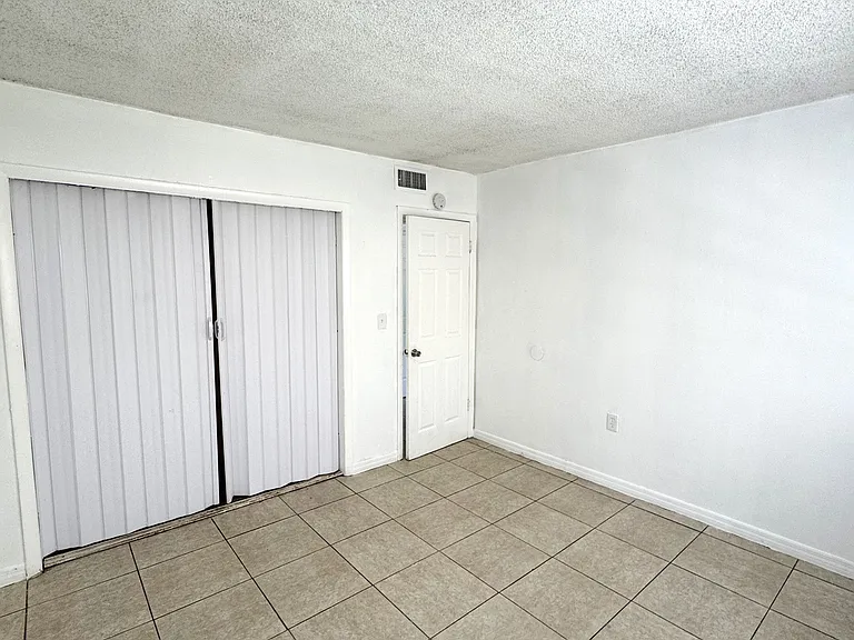 3390 NW 30th St #3 — Photo 8