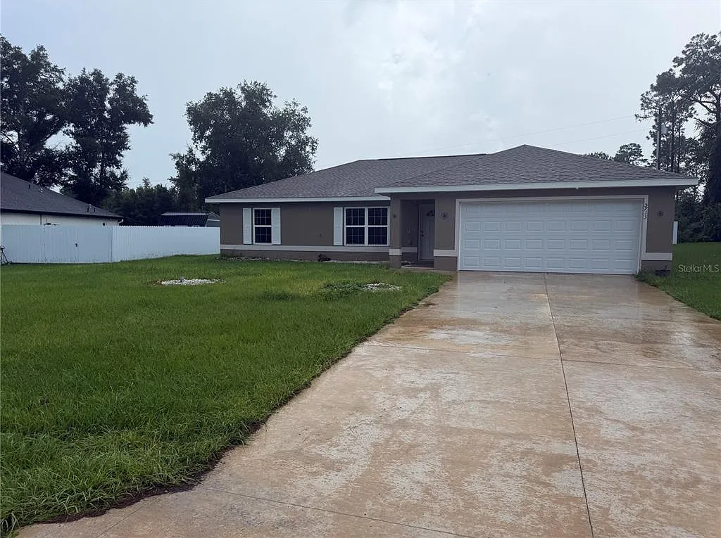 3 bed, 2.0 bath, 1332 sqft, $1,800 — Photo 2