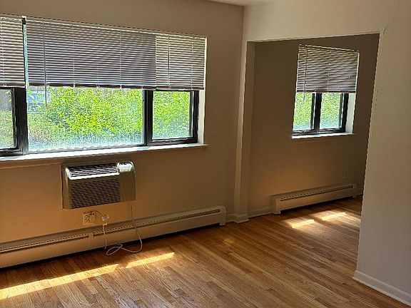 2nd image of 1139 Deerfield Rd #2A