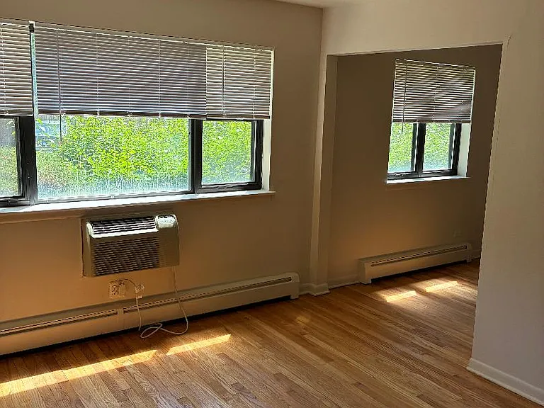 1139 Deerfield Rd #2A — Photo 2