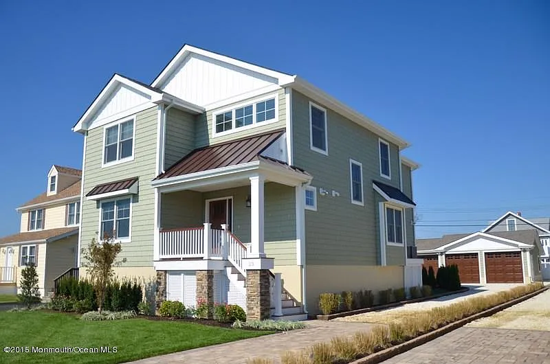 5 bed, 3.5 bath, 2706 sqft, $5,800 — Photo 1