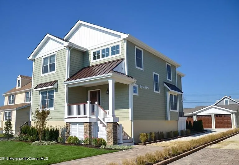 23 Parkway — Photo 1