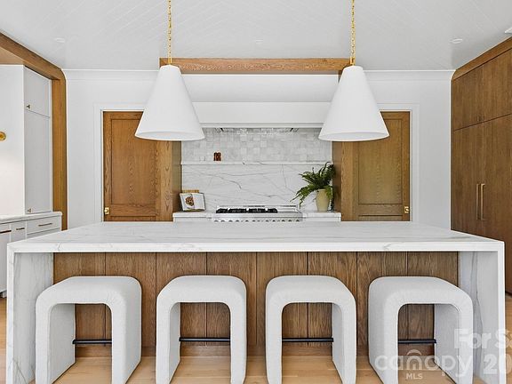 3rd image of 110 Hunter Ln