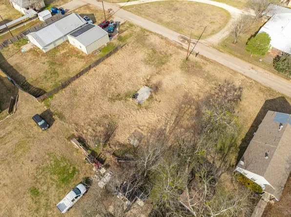 606 E South St, Itasca, TX 76055