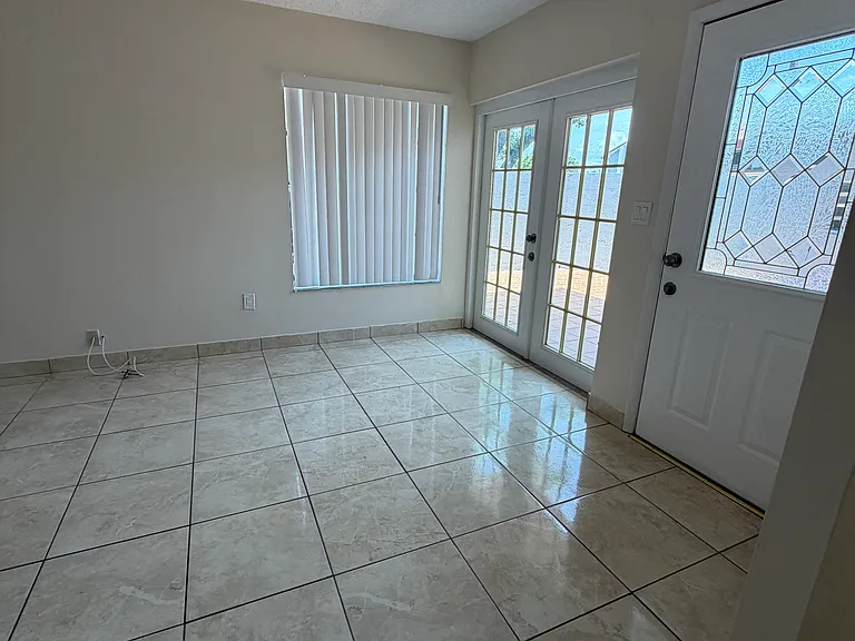 9902 NW 80th Way — Photo 6