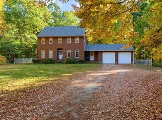 686 Scott Rd, Fitchburg, MA 01420