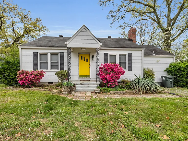 3418 Sleepy Hollow Rd — Photo 1