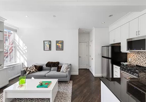 2nd image of 815 Greenwich St APT 3D