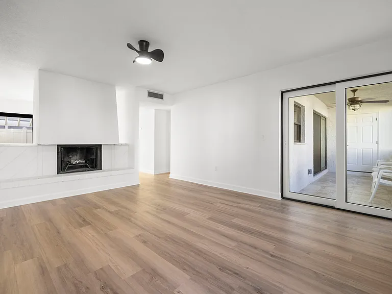 1 Windrush Blvd #19 — Photo 15