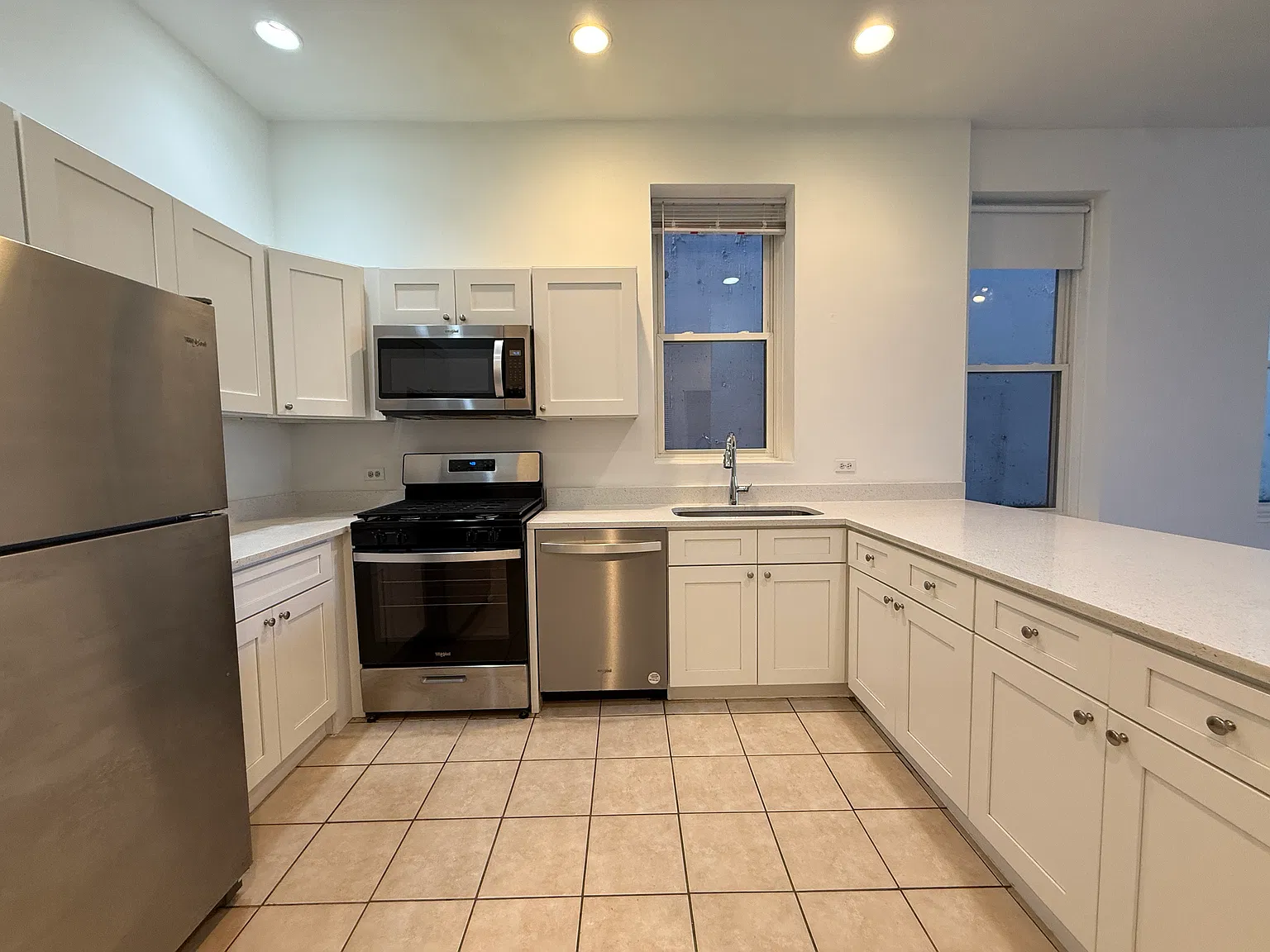3 bed, $2,700 — Photo 2