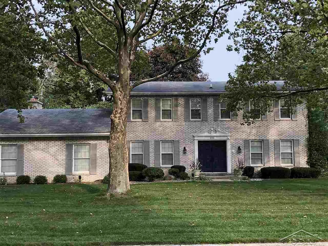590 Canterbury Dr photo 1
