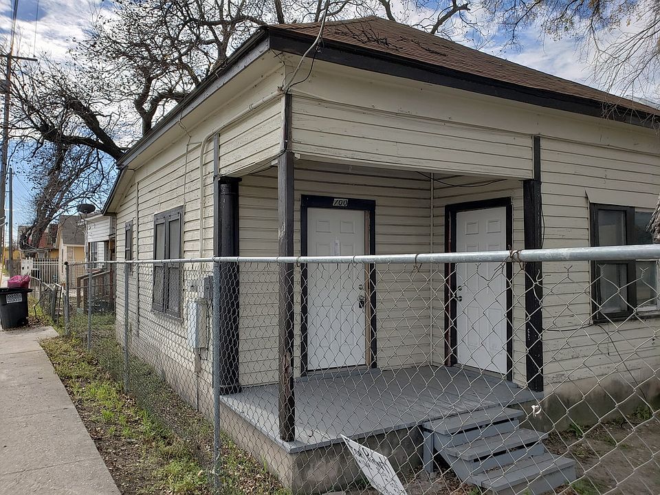 1st image of 700 Leal St