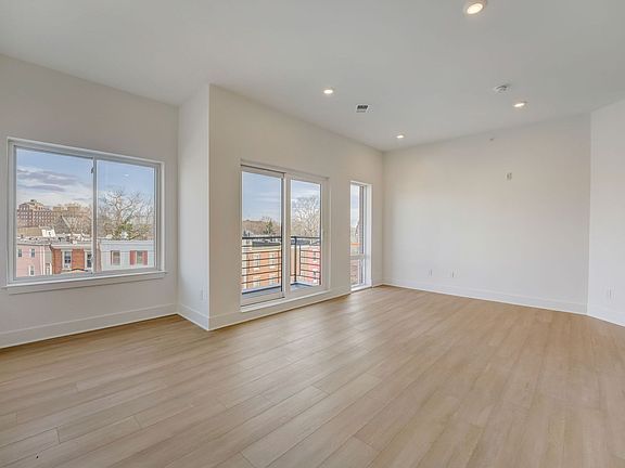 4th image of 4200 Lancaster Ave #404
