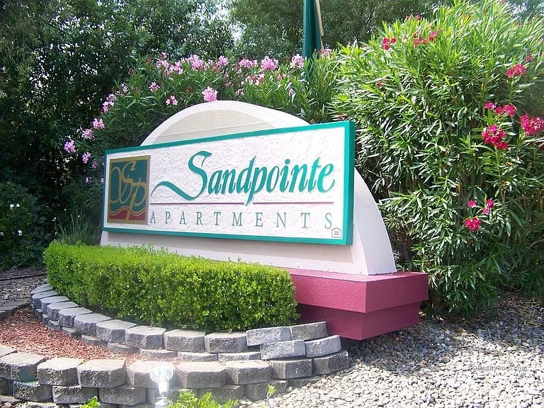 Sandpointe Apartments — Photo 1