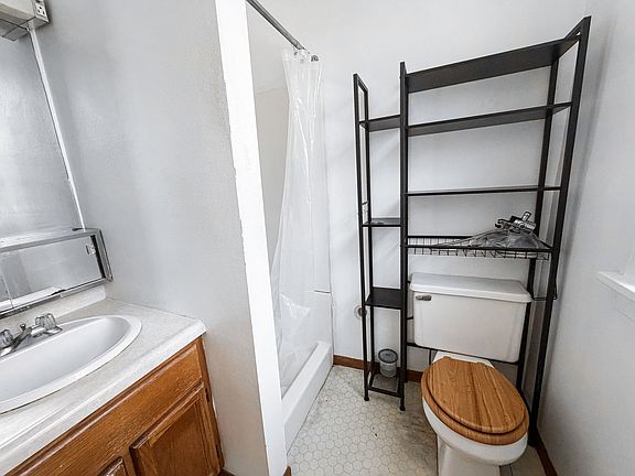 5th image of 816 Cass St APT 104