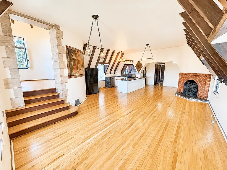 4215 E Livingston Dr #1 — Photo 2